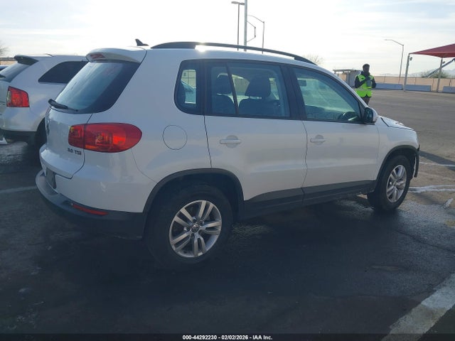 WVGAV7AX2FW558931 Volkswagen TIGUAN S