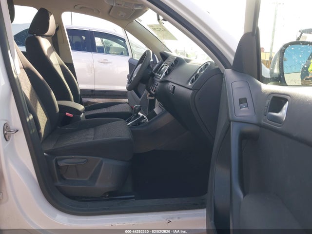 WVGAV7AX2FW558931 Volkswagen TIGUAN S