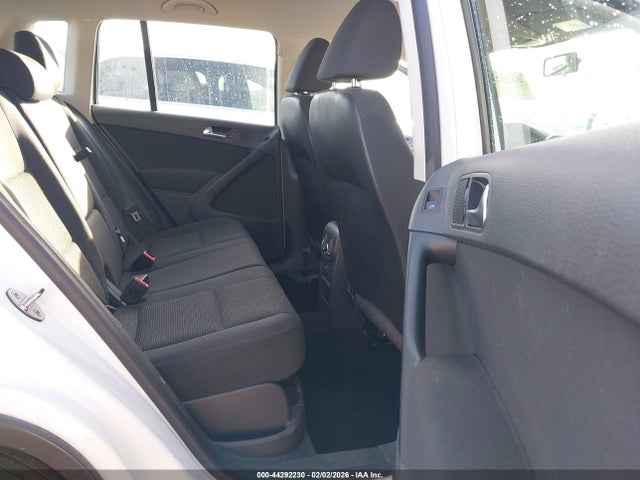 WVGAV7AX2FW558931 Volkswagen TIGUAN S