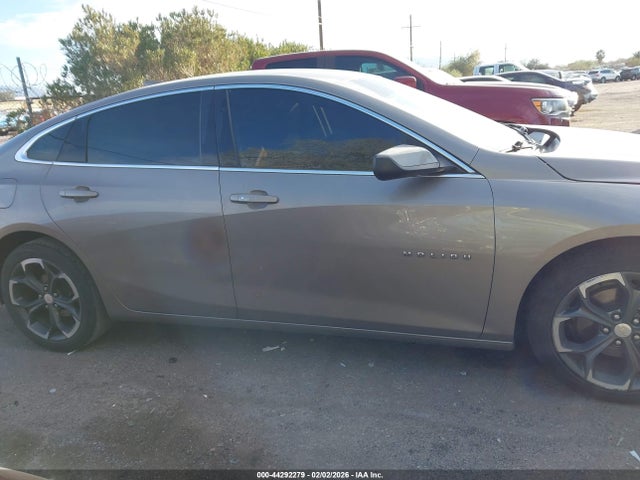 1G1ZD5ST7NF128491 Chevrolet Malibu Fwd Lt