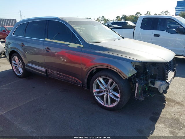 2017 AUDI Q7 WA1VAAF77HD033573 Photo 0