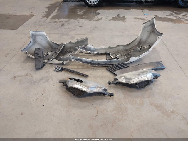 2T1BURHE9GC605572 Toyota COROLLA LE