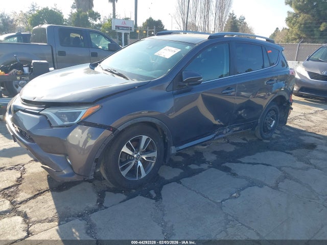 Toyota Rav4 Xle 2017 2T3RFREV1HW541564 Image 2