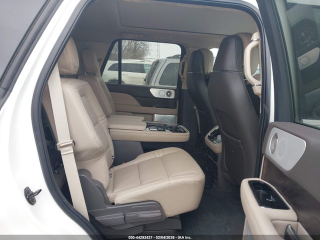 5LMJJ2LTXNEL04328 Lincoln Navigator Reserve
