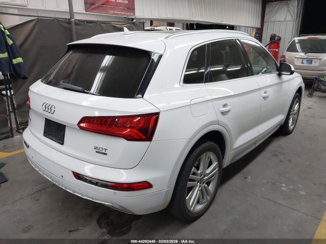 WA1CNBFY2J2024016 Audi Q5 2.0t Premium/2.0t Tech Premium