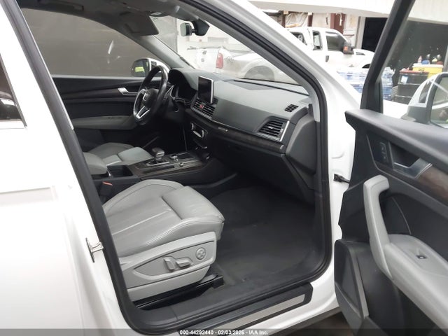 WA1CNBFY2J2024016 Audi Q5 2.0t Premium/2.0t Tech Premium