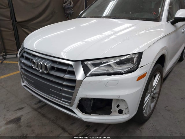 WA1CNBFY2J2024016 Audi Q5 2.0t Premium/2.0t Tech Premium