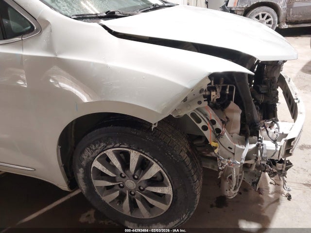 2019 Chrysler Pacifica Touring L Plus მანქანა იყიდება აუქციონზე, vin: 2C4RC1EG4KR667687, აუქციონის ნომერი: 44292484