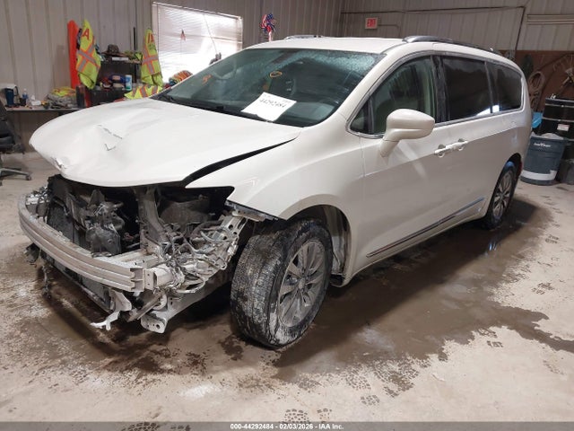 2019 Chrysler Pacifica Touring L Plus მანქანა იყიდება აუქციონზე, vin: 2C4RC1EG4KR667687, აუქციონის ნომერი: 44292484