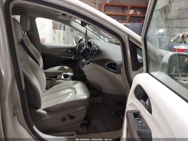 2019 Chrysler Pacifica Touring L Plus მანქანა იყიდება აუქციონზე, vin: 2C4RC1EG4KR667687, აუქციონის ნომერი: 44292484