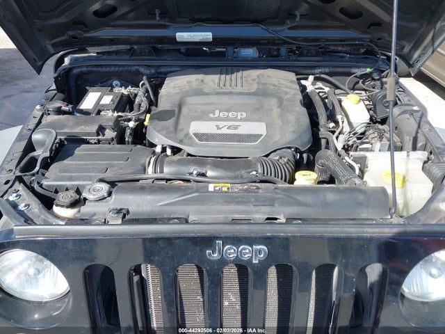 1C4BJWDGXHL584045 Jeep Wrangler Unlimited Sport 4x4