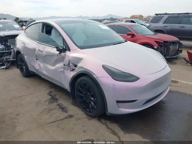 2024 TESLA MODEL Y 7SAYGDEEXRA235921 Photo 0