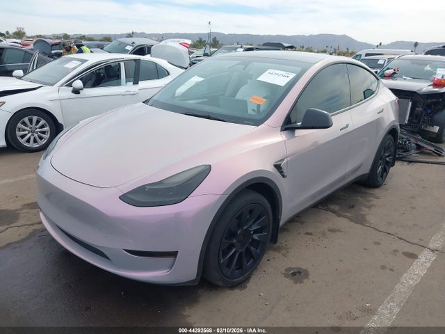 2024 TESLA MODEL Y 7SAYGDEEXRA235921 Photo 1