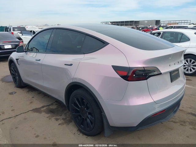 2024 TESLA MODEL Y 7SAYGDEEXRA235921 Photo 2