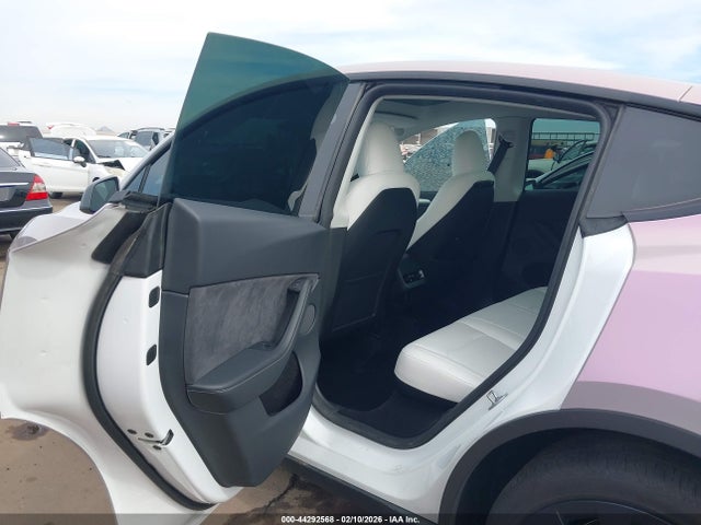 2024 TESLA MODEL Y 7SAYGDEEXRA235921 Photo 7