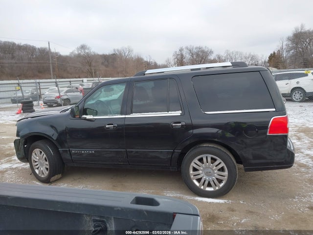 5LMJJ2J50EEL07369 Lincoln Navigator