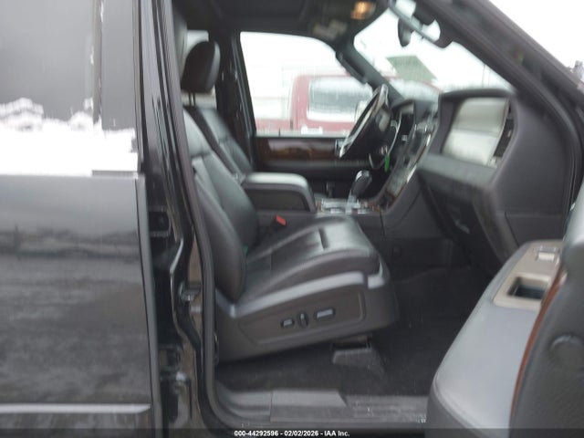 5LMJJ2J50EEL07369 Lincoln Navigator