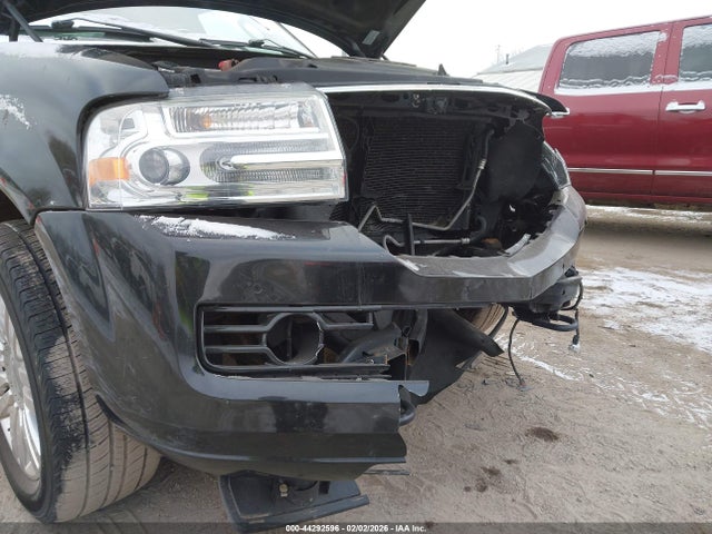 5LMJJ2J50EEL07369 Lincoln Navigator