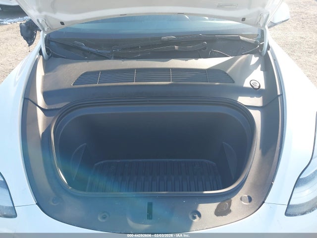 Продаж на аукціоні авто 2023 Tesla Model Y Awd/long Range Dual Motor All-wheel Drive, vin: 7SAYGDEE6PA060709, номер лоту: 44292606
