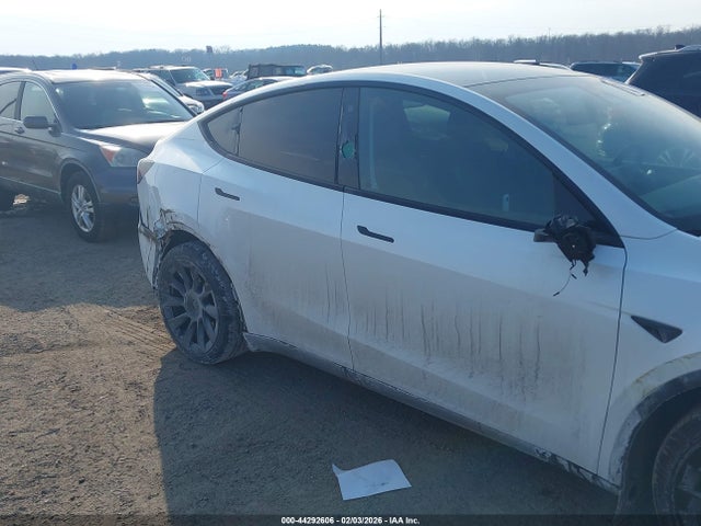 Продаж на аукціоні авто 2023 Tesla Model Y Awd/long Range Dual Motor All-wheel Drive, vin: 7SAYGDEE6PA060709, номер лоту: 44292606