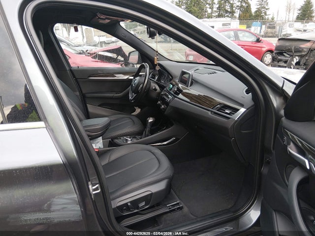 2016 BMW X1 WBXHT3C36G5E56587 Photo 4