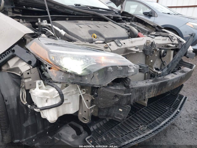 2T1BURHE6JC070367 Toyota COROLLA LE