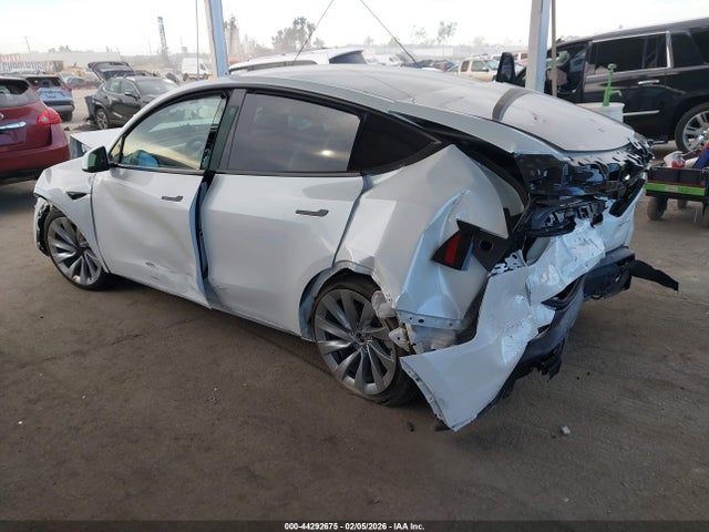 2026 TESLA MODEL Y 7SAYGDEE7TF516004 Photo 2