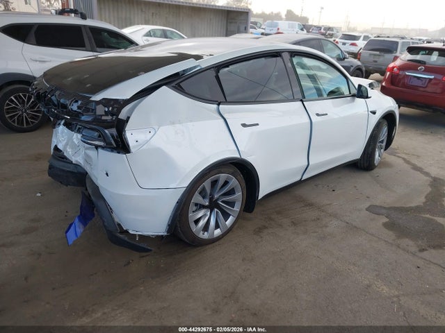 2026 TESLA MODEL Y 7SAYGDEE7TF516004 Photo 3