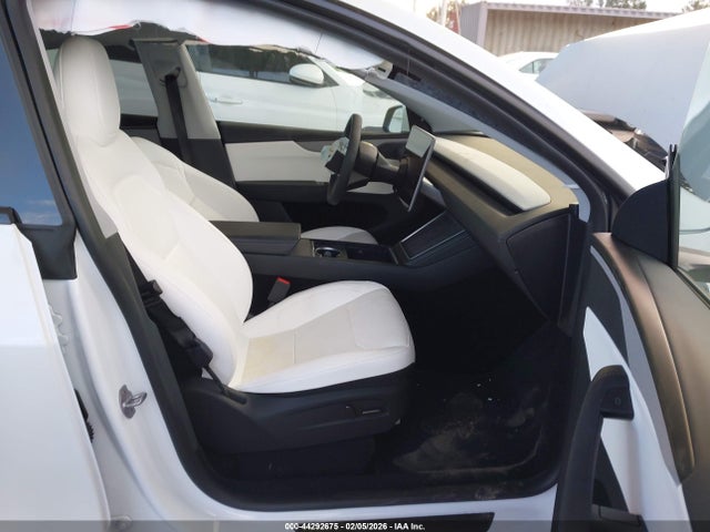 2026 TESLA MODEL Y 7SAYGDEE7TF516004 Photo 4