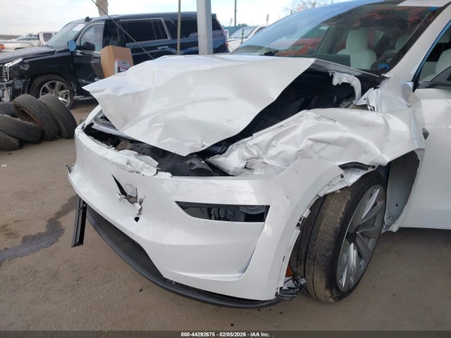 2026 TESLA MODEL Y 7SAYGDEE7TF516004 Photo 5