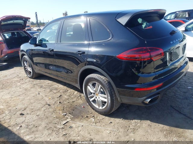 2016 PORSCHE CAYENNE WP1AA2A28GKA11046 Photo 2