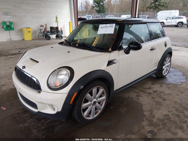 2008 MINI COOPER S WMWMF73518TV38603 Photo 1