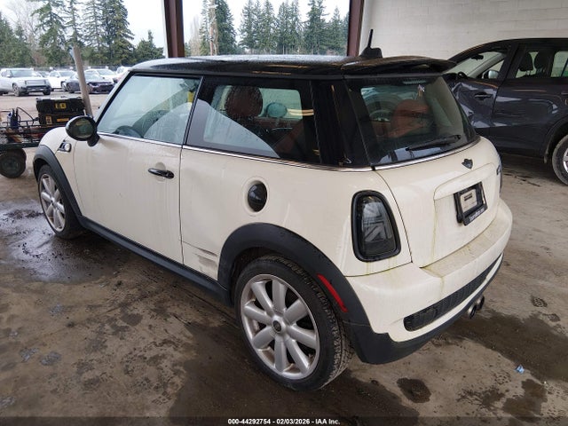 2008 MINI COOPER S WMWMF73518TV38603 Photo 2