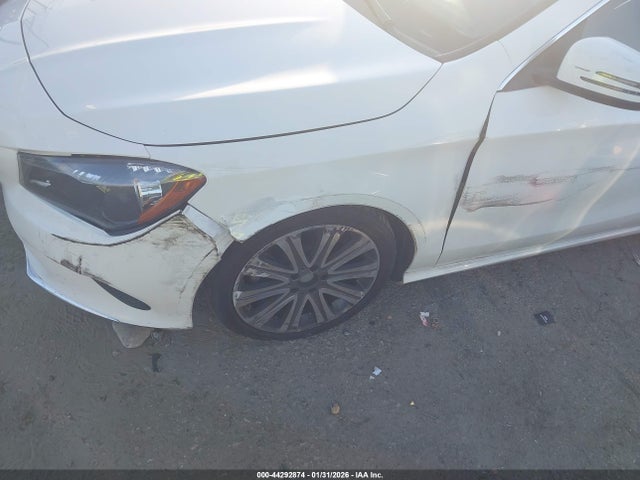 WDDSJ4GB2JN606026 Mercedes-Benz CLA 250 4MATIC
