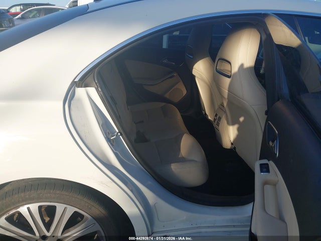 WDDSJ4GB2JN606026 Mercedes-Benz CLA 250 4MATIC