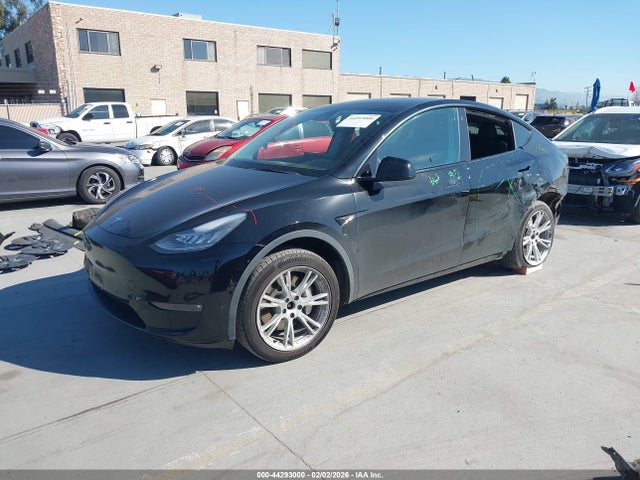 2021 TESLA MODEL Y 5YJYGAEEXMF256906 Photo 1