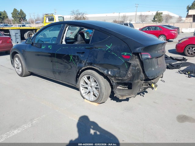 2021 TESLA MODEL Y 5YJYGAEEXMF256906 Photo 2