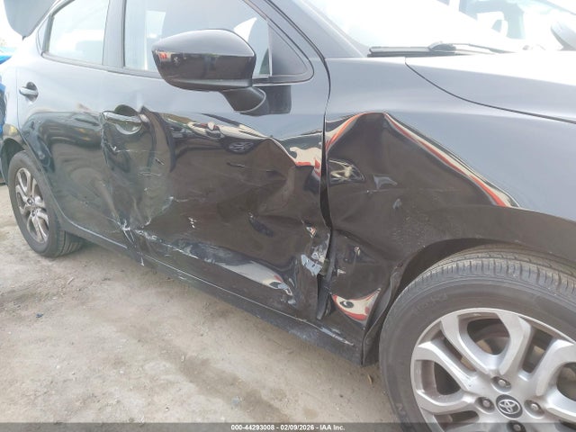 3MYDLBYV1HY164882 Toyota YARIS IA