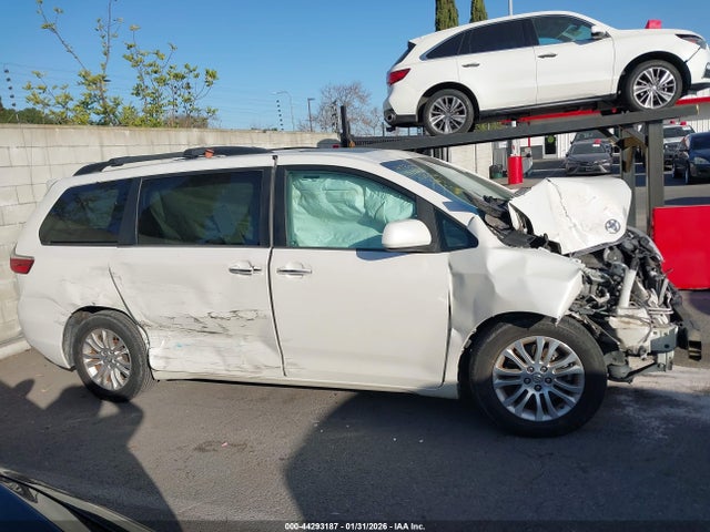 Toyota Sienna Xle 8 Passenger 2015 5TDYK3DC2FS617070 Image 14