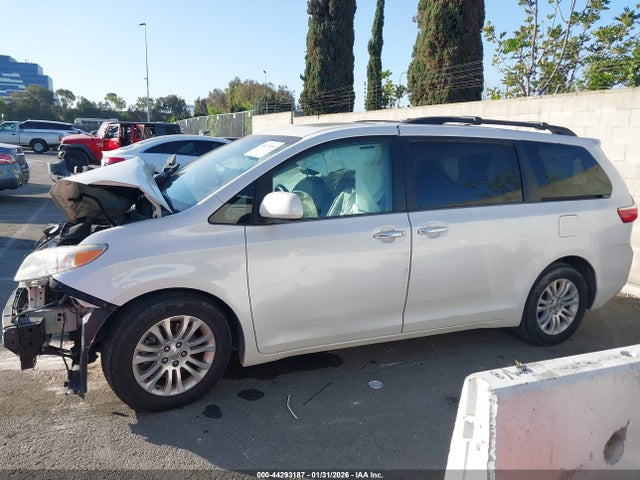 Toyota Sienna Xle 8 Passenger 2015 5TDYK3DC2FS617070 Image 15
