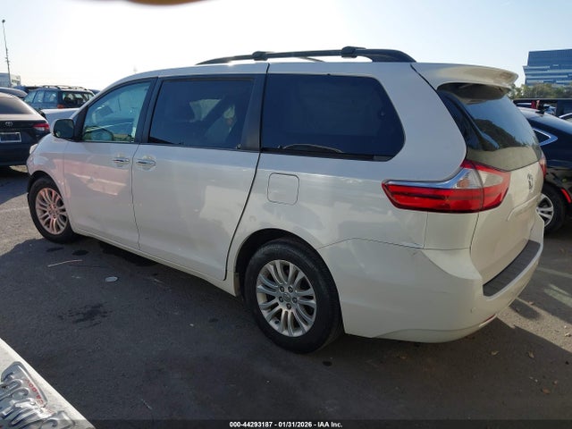 Toyota Sienna Xle 8 Passenger 2015 5TDYK3DC2FS617070 Image 3