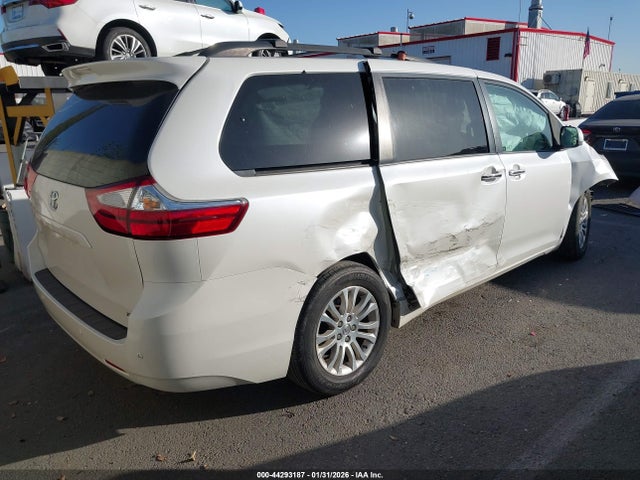 Toyota Sienna Xle 8 Passenger 2015 5TDYK3DC2FS617070 Image 4