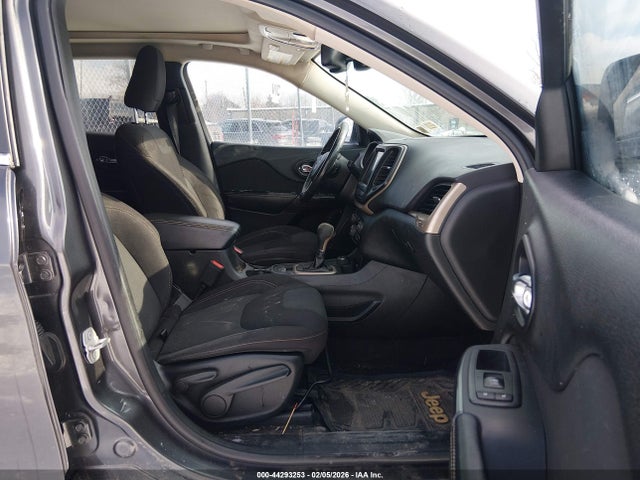 44293253 :رقم المزاد ، 1C4PJMCS5HW551713 vin ، 2017 Jeep Cherokee Latitude 4x4 مزاد بيع