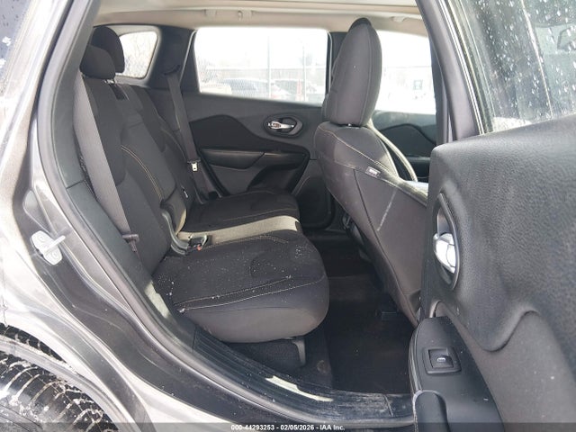 44293253 :رقم المزاد ، 1C4PJMCS5HW551713 vin ، 2017 Jeep Cherokee Latitude 4x4 مزاد بيع