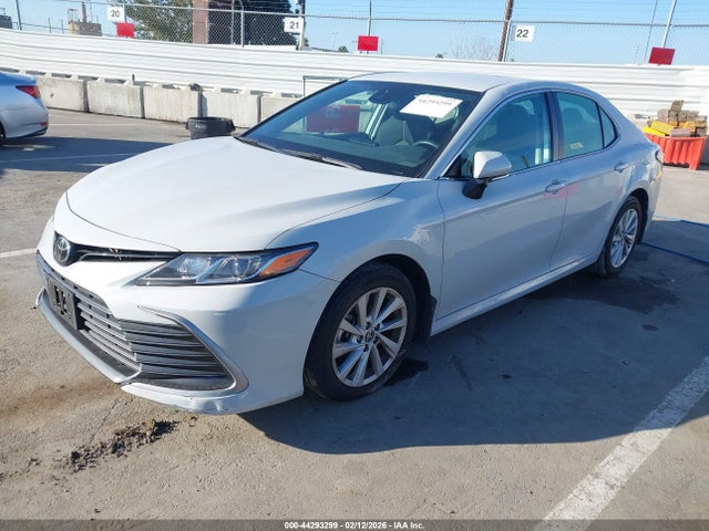 4T1C11BK1NU065045 Toyota Camry Le Awd