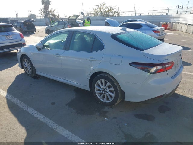 4T1C11BK1NU065045 Toyota Camry Le Awd