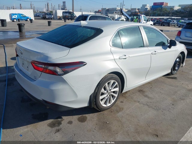 4T1C11BK1NU065045 Toyota Camry Le Awd