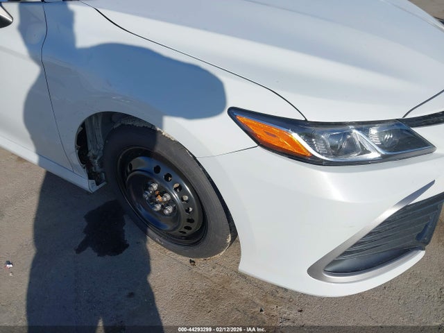 4T1C11BK1NU065045 Toyota Camry Le Awd