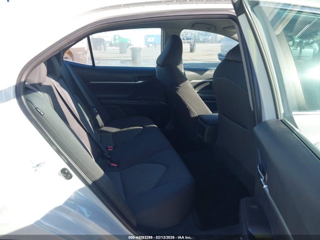 4T1C11BK1NU065045 Toyota Camry Le Awd