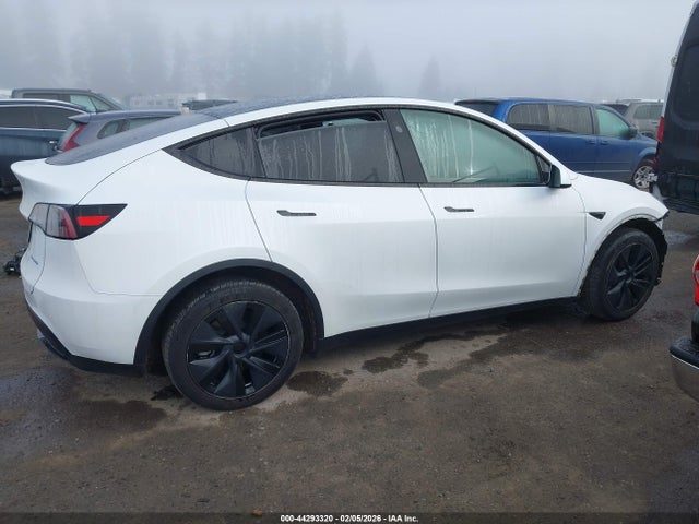 Tesla Model Y Long Range Dual Motor All-wheel Drive 2024 7SAYGDEE5RF206099 Image 14